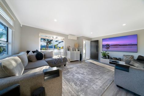 Photo of property in 12 Pahi Place, West Harbour, Auckland, 0618