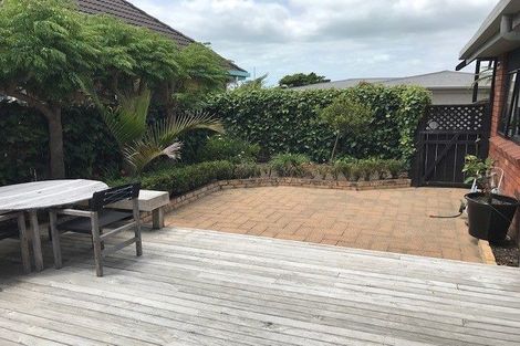 Photo of property in 2/2 Dallinghoe Crescent, Milford, Auckland, 0620