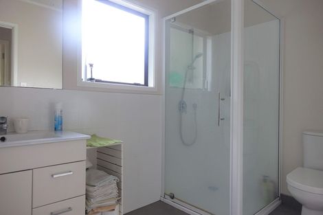 Photo of property in 242a East Coast Road, Forrest Hill, Auckland, 0620