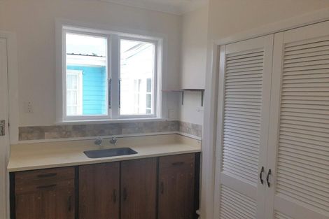 Photo of property in 87-87a Freyberg Street, Lyall Bay, Wellington, 6022