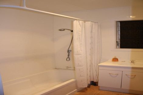 Photo of property in 33 Dakota Avenue, Beach Haven, Auckland, 0626