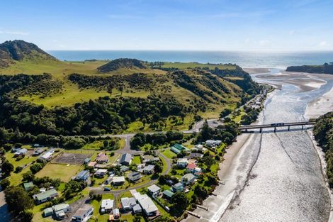 Photo of property in 2 Hills Road, Tongaporutu, Urenui, 4378