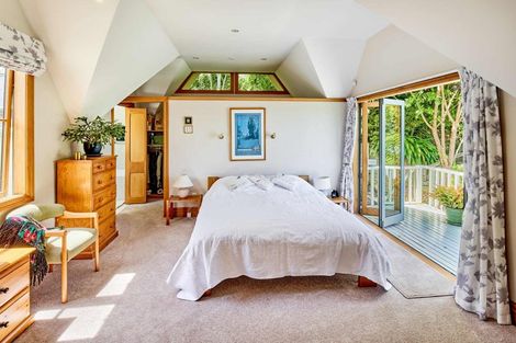 Photo of property in 15 Whiorau Grove, Lowry Bay, Lower Hutt, 5013