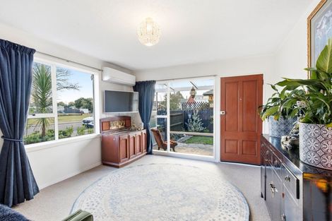 Photo of property in 2/2 Lomax Place, Islington, Christchurch, 8042