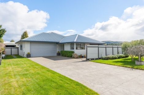 Photo of property in 14 Lakemere Way, Kinloch, Taupo, 3377