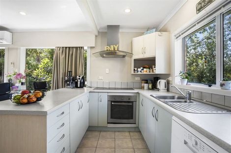 Photo of property in 29a Glenfern Road, Mellons Bay, Auckland, 2014