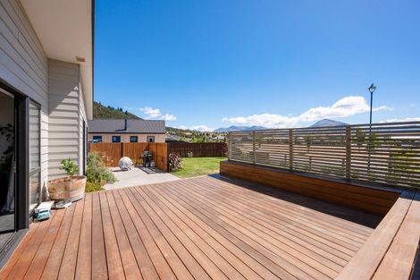 Photo of property in 8 Kingfisher Crescent, Albert Town, Wanaka, 9305