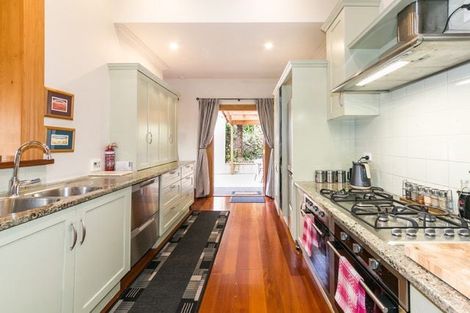 Photo of property in 6 Milton Road, Bluff Hill, Napier, 4110