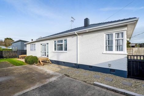 Photo of property in 15a Queens Road, Glen Avon, New Plymouth, 4312