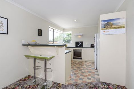 Photo of property in 8 Woodbank Drive, Glen Eden, Auckland, 0602