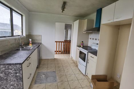 Photo of property in 16 Massine Place, Randwick Park, Auckland, 2105