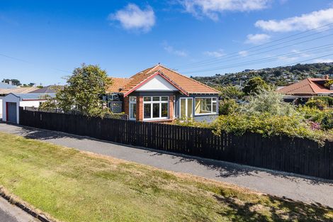 Photo of property in 85 Hargest Crescent, Saint Clair, Dunedin, 9012