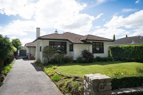 Photo of property in 37 Manapouri Crescent, Hokowhitu, Palmerston North, 4410