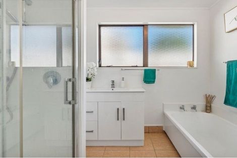 Photo of property in 82 Keegan Drive, Massey, Auckland, 0614