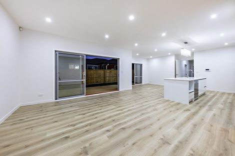 Photo of property in 35 Black Beech Crescent, Takanini, 2110