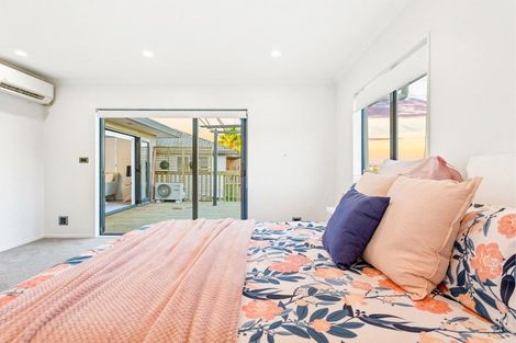 Photo of property in 21 Breenagh Place, Massey, Auckland, 0614