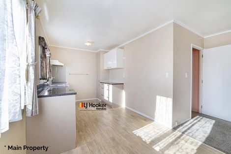 Photo of property in 18 Dungarvon Place, Clendon Park, Auckland, 2103