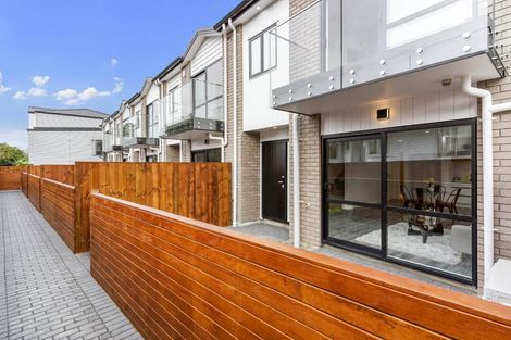 Photo of property in 7 Gladfield Lane, Te Atatu Peninsula, Auckland, 0610