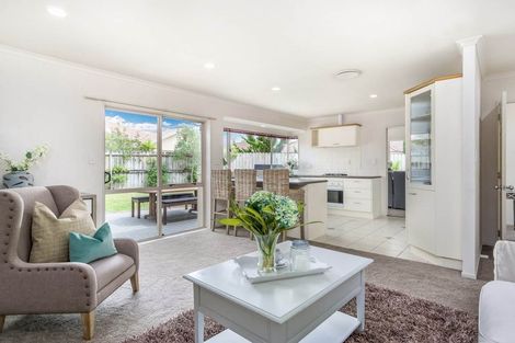 Photo of property in 4 Brosna Place, East Tamaki, Auckland, 2016