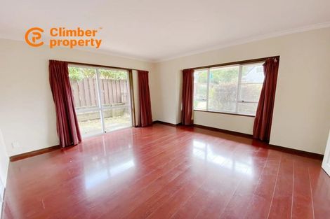 Photo of property in 11 Ravenstone Place, Chatswood, Auckland, 0626