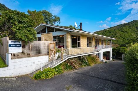 Photo of property in 7 Angle Street, Picton, 7220