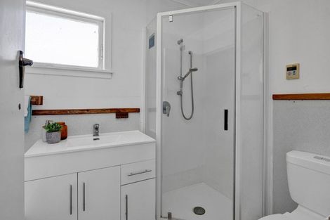 Photo of property in 37 Awanui Street, Merrilands, New Plymouth, 4312