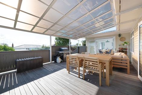 Photo of property in 74 Sylvan Crescent, Te Atatu South, Auckland, 0610