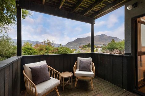 Photo of property in 17b Wynyard Crescent, Fernhill, Queenstown, 9300