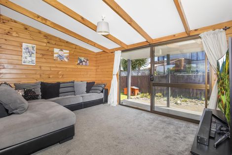 Photo of property in 2/11 Dalmahoy Place, Wattle Downs, Auckland, 2103