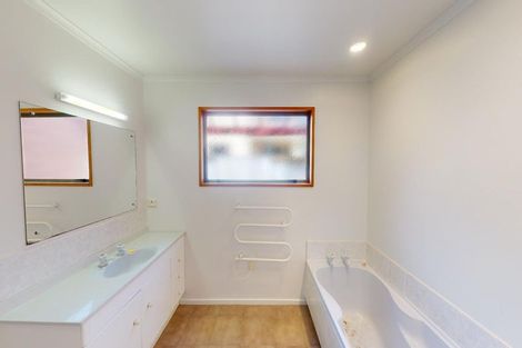 Photo of property in 34 Kilkenny Place, Fitzherbert, Palmerston North, 4410