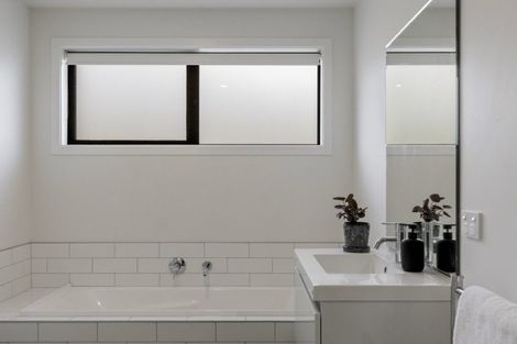 Photo of property in 45 Bannister Street, Jacks Point, Queenstown, 9371
