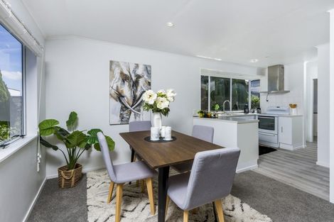 Photo of property in 2/266 Forrest Hill Road, Forrest Hill, Auckland, 0620