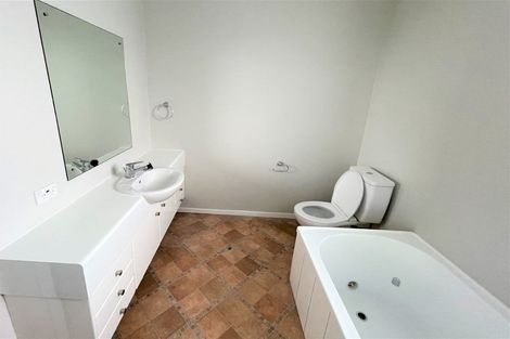 Photo of property in 1/70 Chartwell Avenue, Glenfield, Auckland, 0629