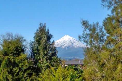 Photo of property in 7 Margaret Place, Merrilands, New Plymouth, 4312