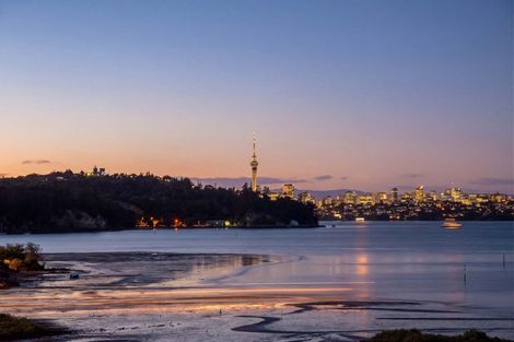 Photo of property in 16 Oakpark Place, West Harbour, Auckland, 0618