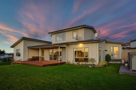 Photo of property in 25 Parkridge Place, Mount Pleasant, Christchurch, 8081