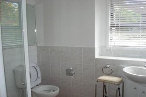 Photo of property in 25 Ravenstone Place, Chatswood, Auckland, 0626