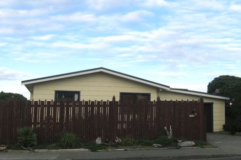 Photo of property in 4 Moana Street, Otaki Beach, Otaki, 5512