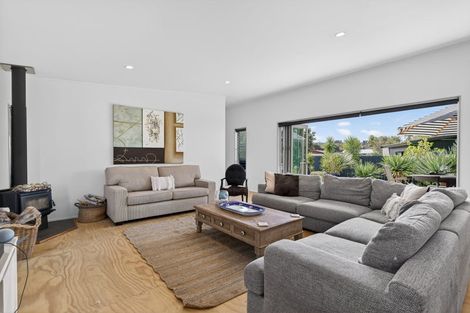 Photo of property in 10 Ti Tree Place, Mangawhai Heads, Mangawhai, 0505