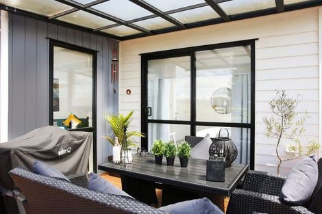 Photo of property in 9 Tuuhura Road, Pukekohe, 2120