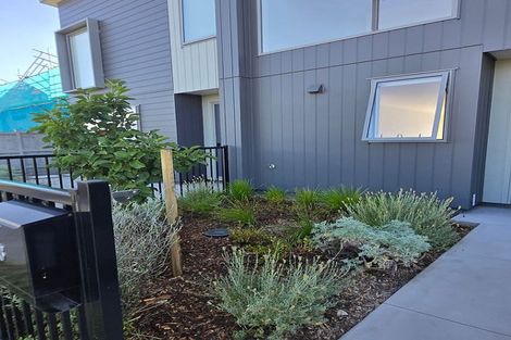 Photo of property in 8 Park Green Avenue, Rosehill, Papakura, 2113