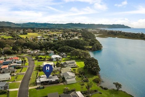Photo of property in 32 Roretana Drive, Athenree, Waihi Beach, 3177