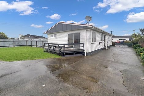 Photo of property in 15 Bledisloe Street, Levin, 5510