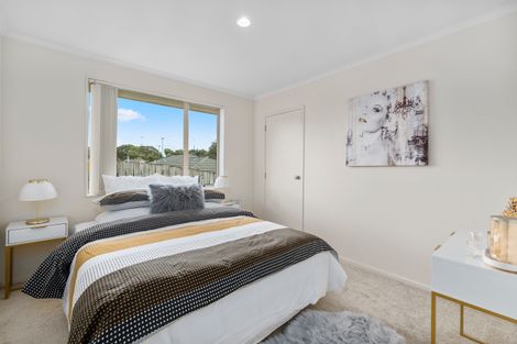 Photo of property in 37 Nimstedt Avenue, Oteha, Auckland, 0632
