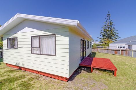 Photo of property in 90a Hinau Street, Castlecliff, Whanganui, 4501