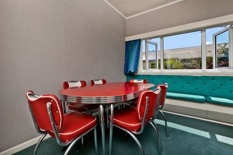 Photo of property in 1/94 Awaroa Road, Sunnyvale, Auckland, 0612