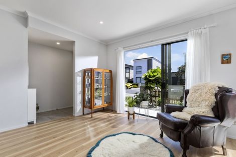 Photo of property in 17 Sacred Kingfisher Road, Hobsonville, Auckland, 0616