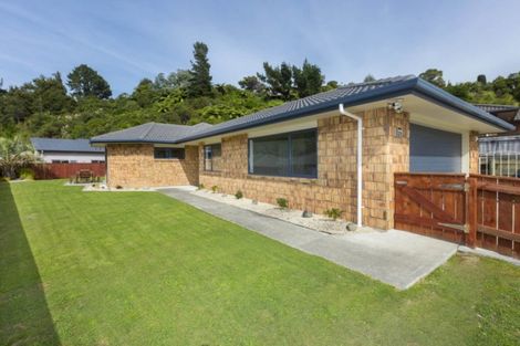 Photo of property in 44 King Charles Drive, Kingsley Heights, Upper Hutt, 5018