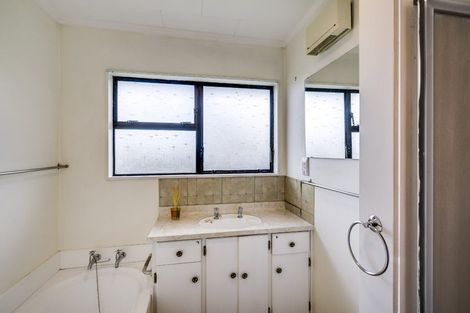 Photo of property in 29 Usherwood Crescent, Akina, Hastings, 4122