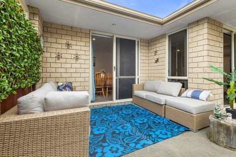 Photo of property in 33 Seabreeze Place, Papamoa Beach, Papamoa, 3118